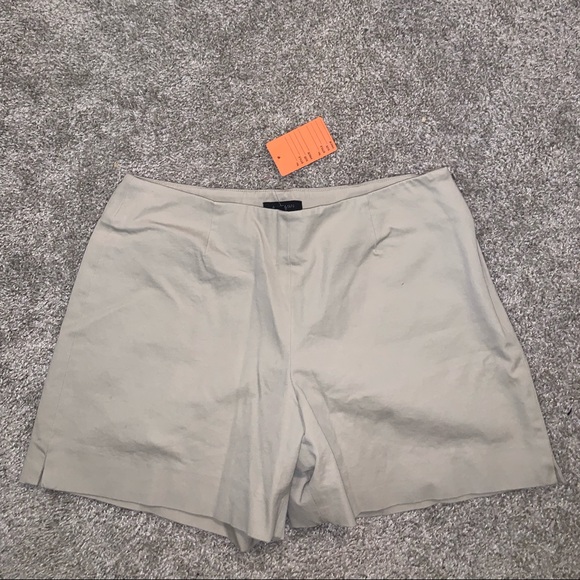 BRAND NWT A Woman Tan Cargo shorts size 8 - Picture 2 of 6